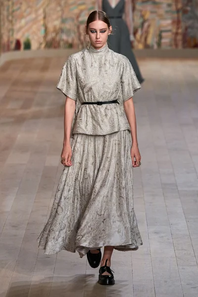 Look 15